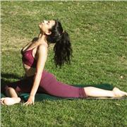 Professeur de yoga diplômée (200 heures de pratique certifiée Yoga Alliance) donne cours de yoga Restauratif, Yin, Hatha et Vinyasa en ligne